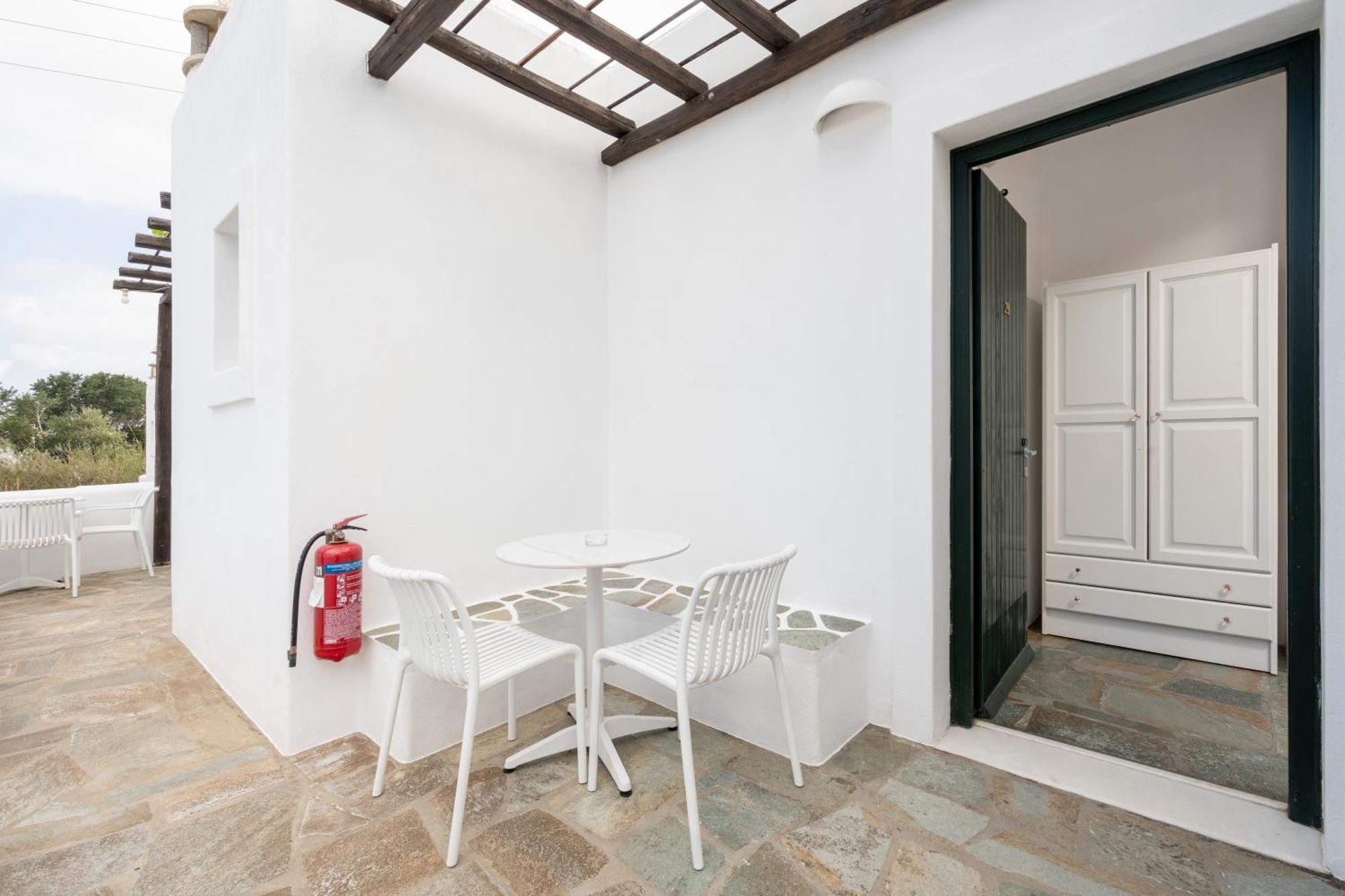 פארוס Eleni Rooms מראה חיצוני תמונה